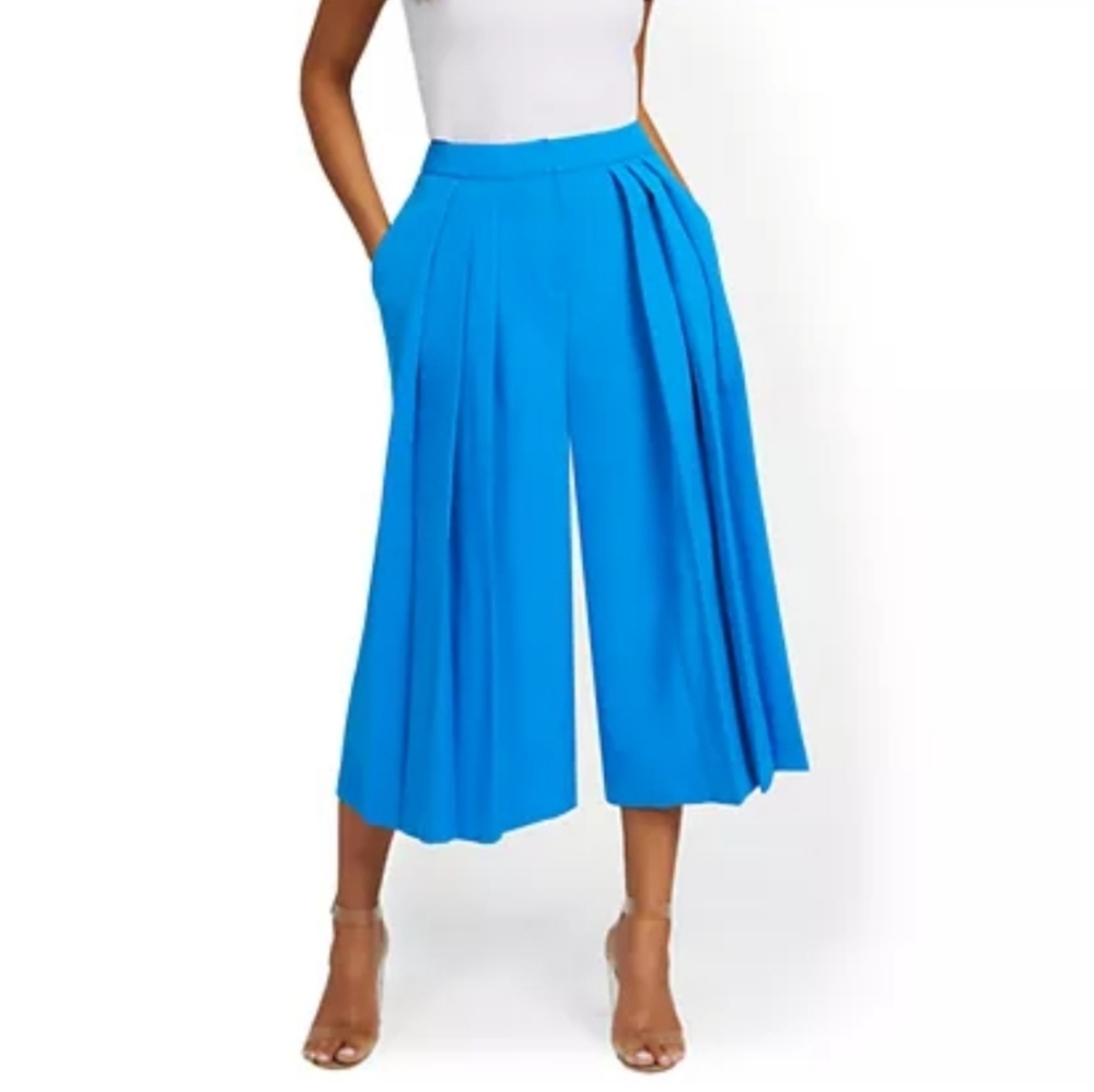 Pleated Wide-Leg Capri Pant